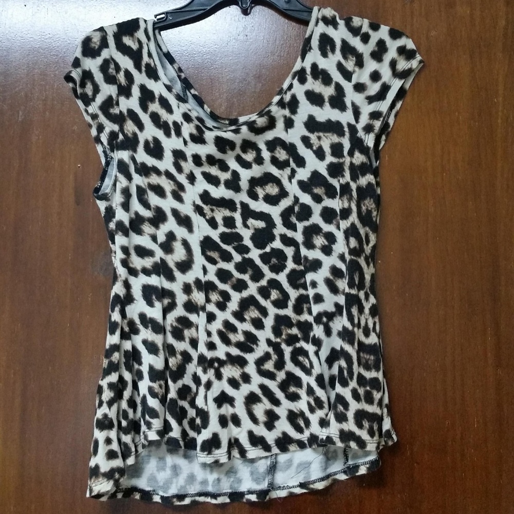 Leopard Print. RUE21. Peplum Style Tee. M